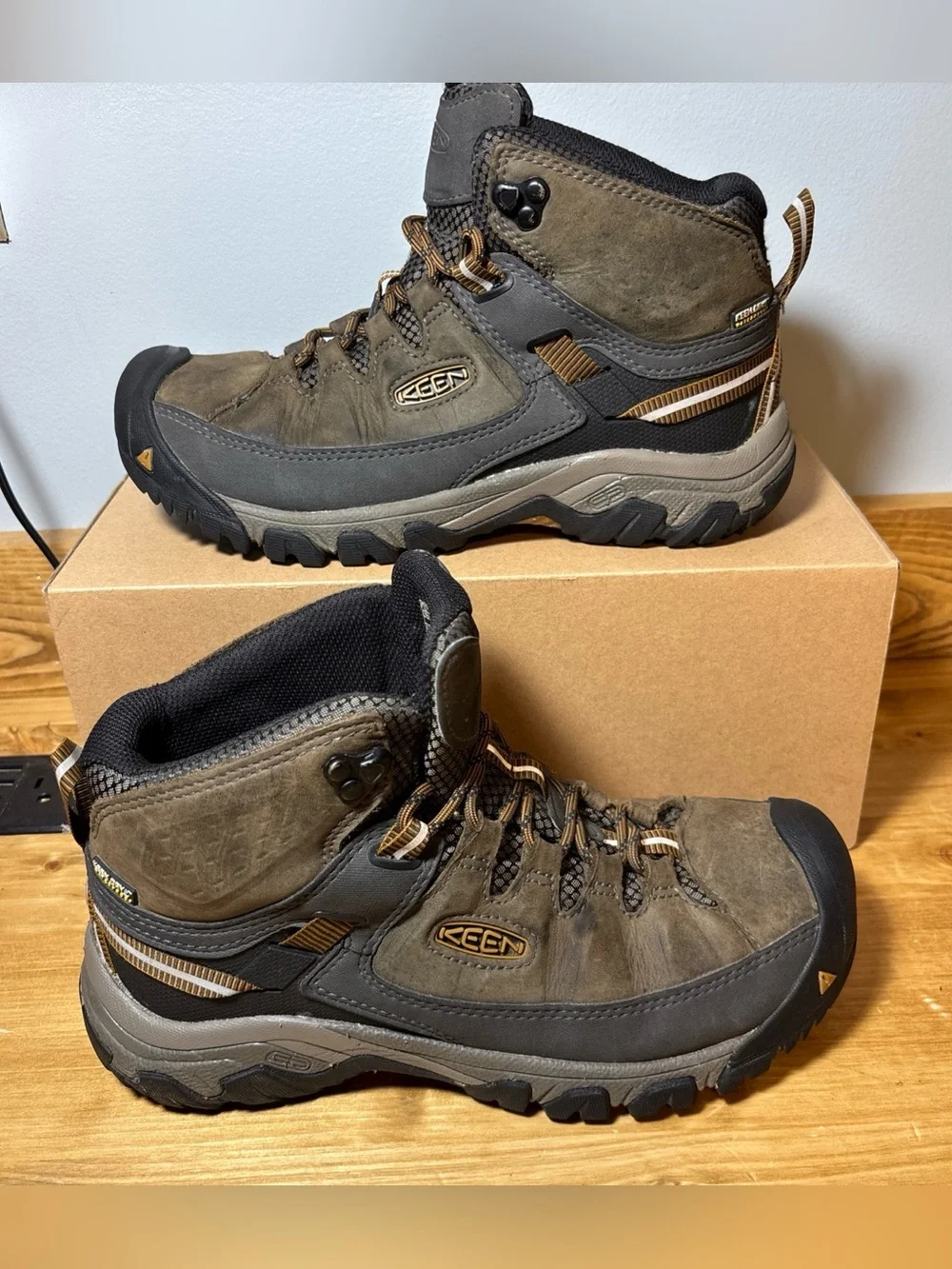 Keen Targhee III Waterproof Hiking Boots Mens 7 Brown/Gray
